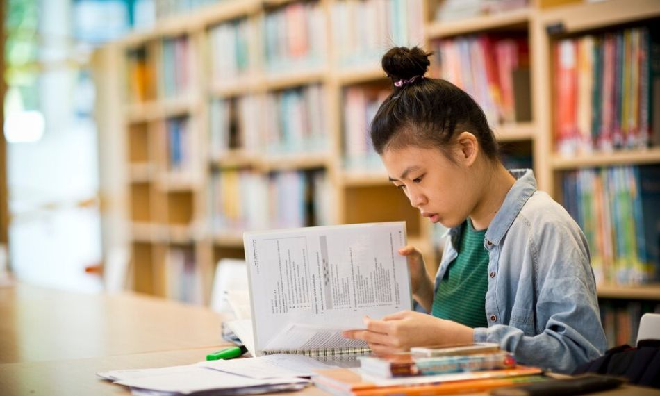 Building-fluency-is-easier-when-new-words-are-reviewed-consistently,-not-just-crammed-and-forgotten